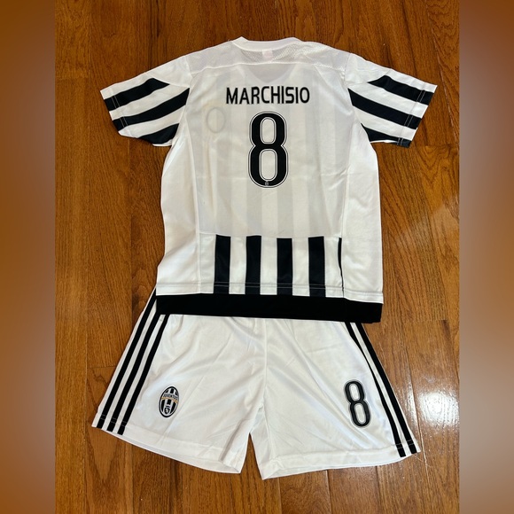 NWOT JUVENTUS 2015-2016 football soccer JERSEY AND SHORTS SIZE 26 kids p - Picture 5 of 7